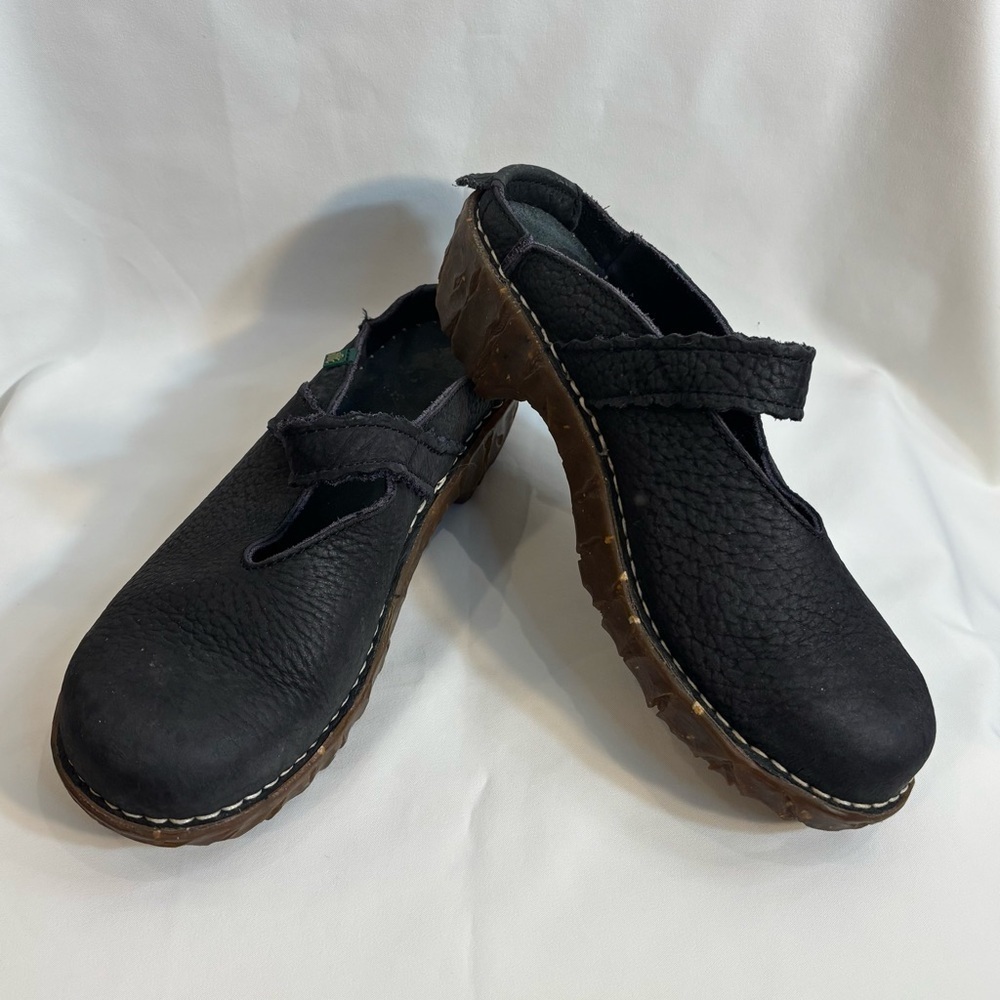 EL NATURALISTA Sz 38 Clogs Slip On Matte Leather Round Toe Rubber Sole Shoes